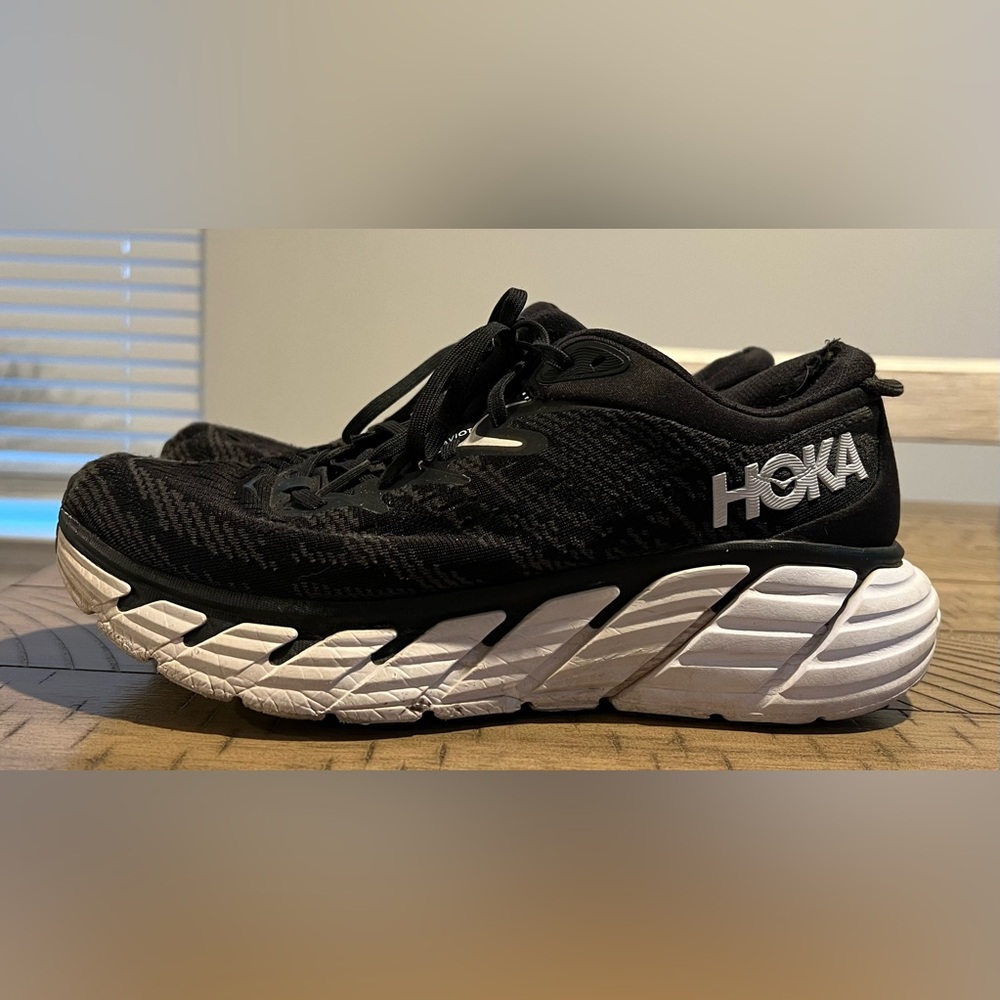 Hoka Women’s 10 Sneaker